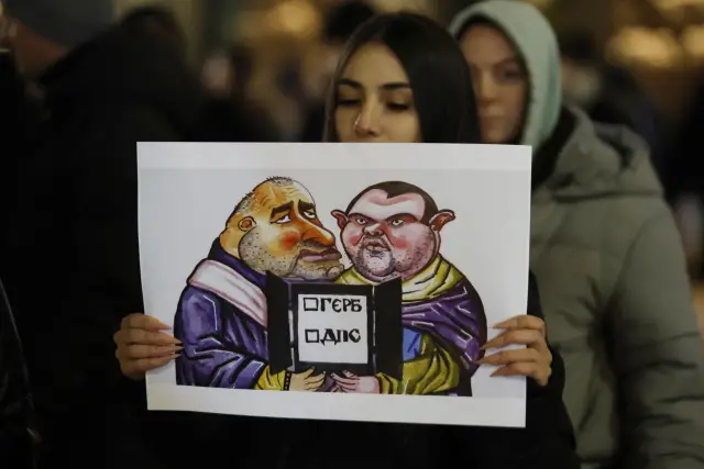  Няколко хиляди души стачкуват на Ларгото в София СНИМКИ 