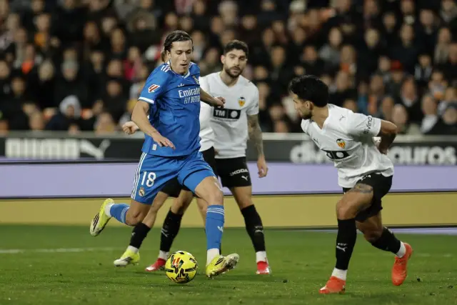 Реал Мадрид продължава победната серия след 2:0 над Валенсия на „ Местая “