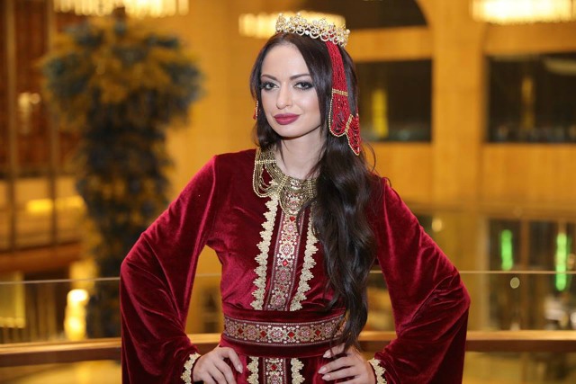 Българка спечели конкурс за красота в Индия (Снимки)