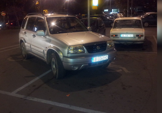 Инвалидно паркиране по български (СНИМКИ)
