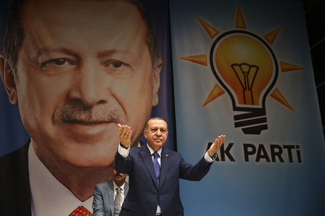 Ердоган не разбира от дума. Готви предизборен митинг в Европа през май