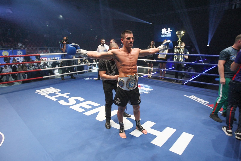 Атанас Божилов спечели световната титла на WAKO PRO