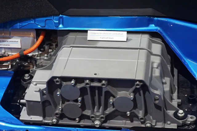Защо технологията на водородната Toyota Mirai  остана екзотика на пътя