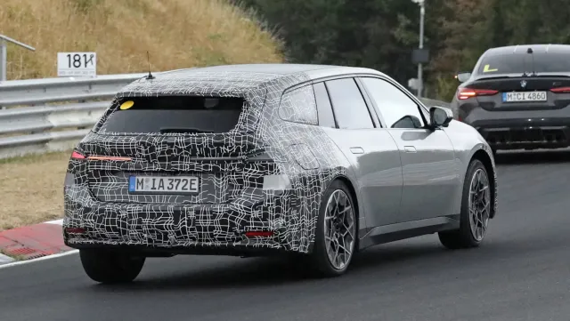 BMW i3 Touring идва през 2027-ма с важна функция, която липсва при "петицата"