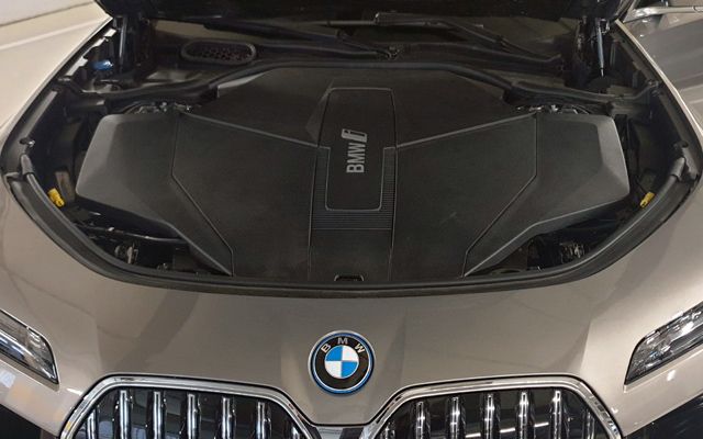 Тествахме противоречивото BMW i7, което се доближава до Rolls-Royce