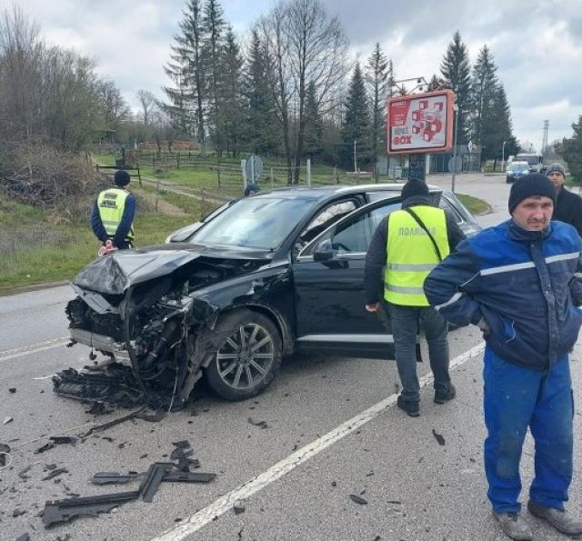  Висш началник от АПИ оживял в мелето с две жертви край Микре (СНИМКИ) 