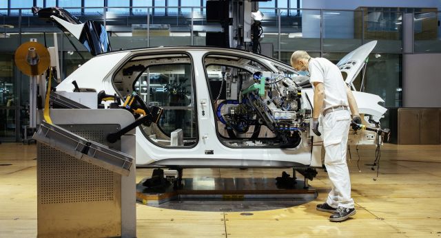Volkswagen смята, че кризата с чипове ще продължи и през 2024 година
