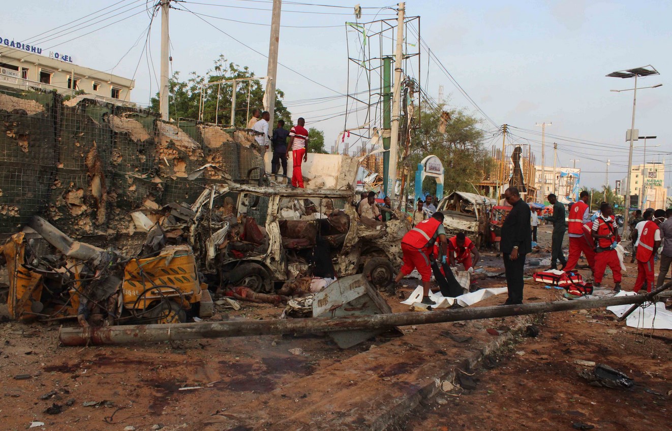 Взривовете в Сомалия убиха 50 души (СНИМКИ)