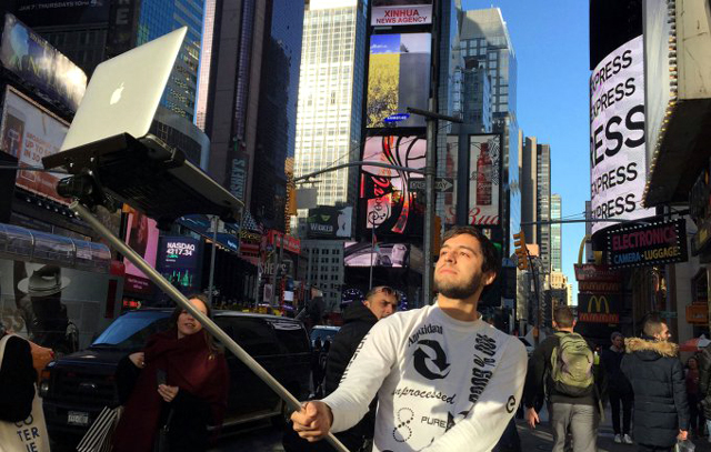 Селфи щека за лаптоп