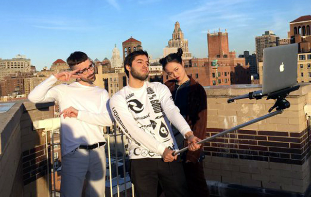 Селфи щека за лаптоп