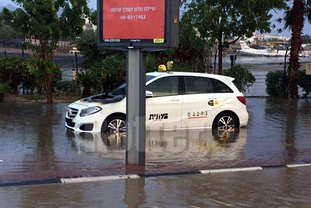 Такси срещу мълния