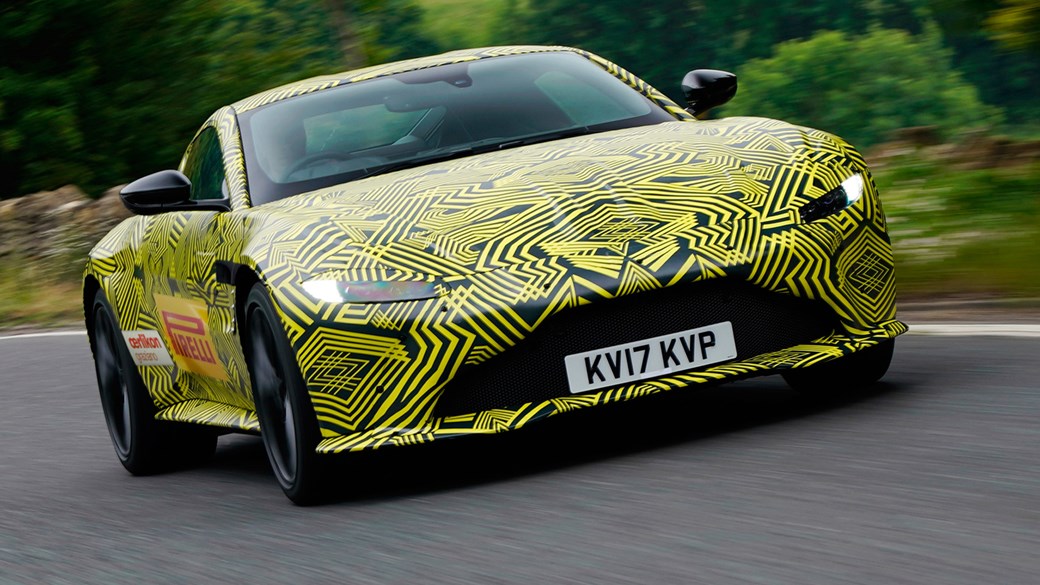 Новият луксозен болид на Aston Martin с AMG двигател