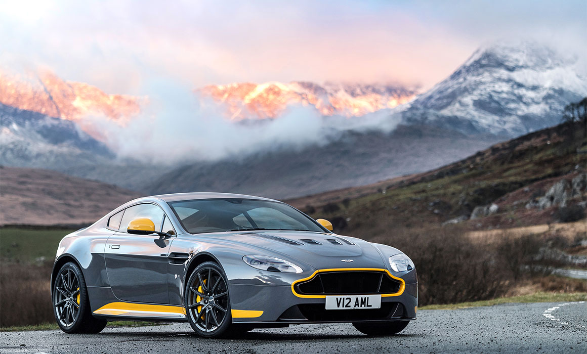 Новият луксозен болид на Aston Martin с AMG двигател