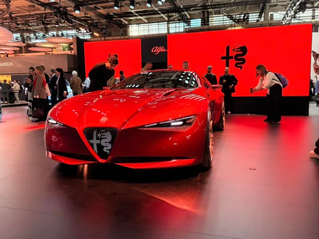 Alfa Romeo показа новия си суперкар