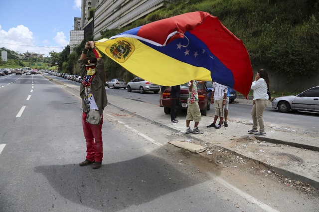 Опозицията във Венецуела: Всички на улицата (СНИМКИ)