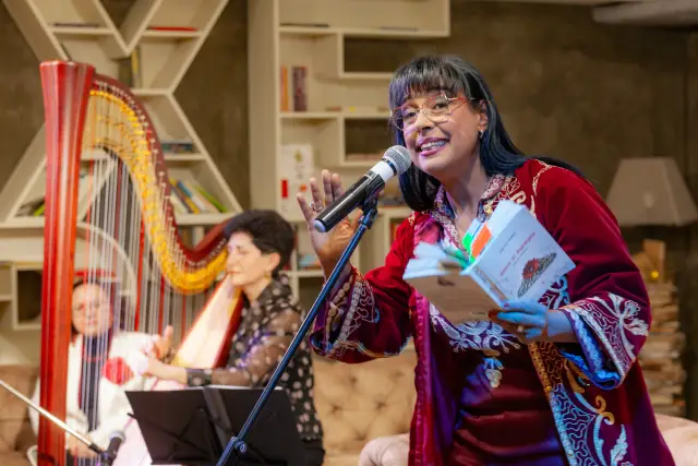  Премиерата на „ Цвете от патрони “ препълни „ Перото “ в НДК (ВИДЕО) 