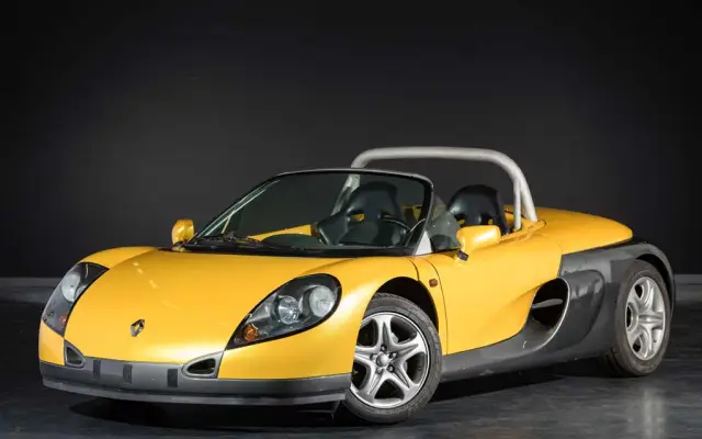 Продават се 100 автомобила Renault