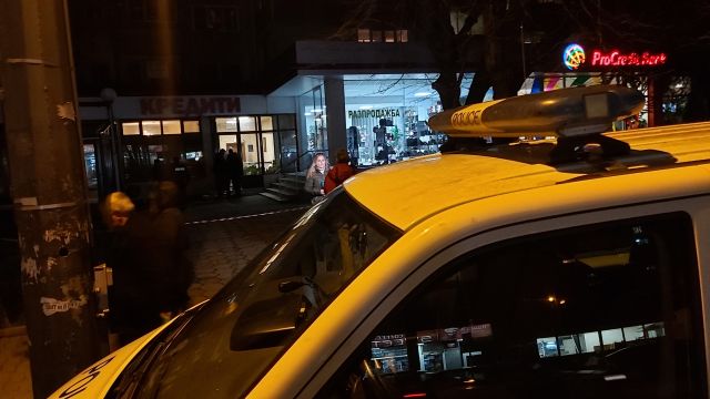 Стрелба в офис за бързи кредити в Стара Загора, има загинал (СНИМКИ)