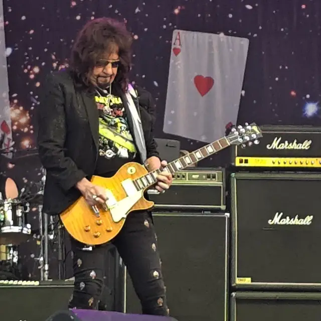 На 74 години почина легендарният китарист на Kiss Ейс Фрели ВИДЕО | интерФакти.БГ На 74 години почина легендарният китарист на Kiss Ейс Фрели ВИДЕО