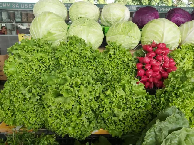 Пресните пролетни зеленчуци към този момент са на пазара