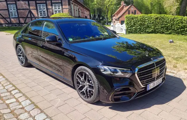 We tested the new Mercedes S-Class (with a diesel six and a gasoline V8, burning on... Euro 7) 
