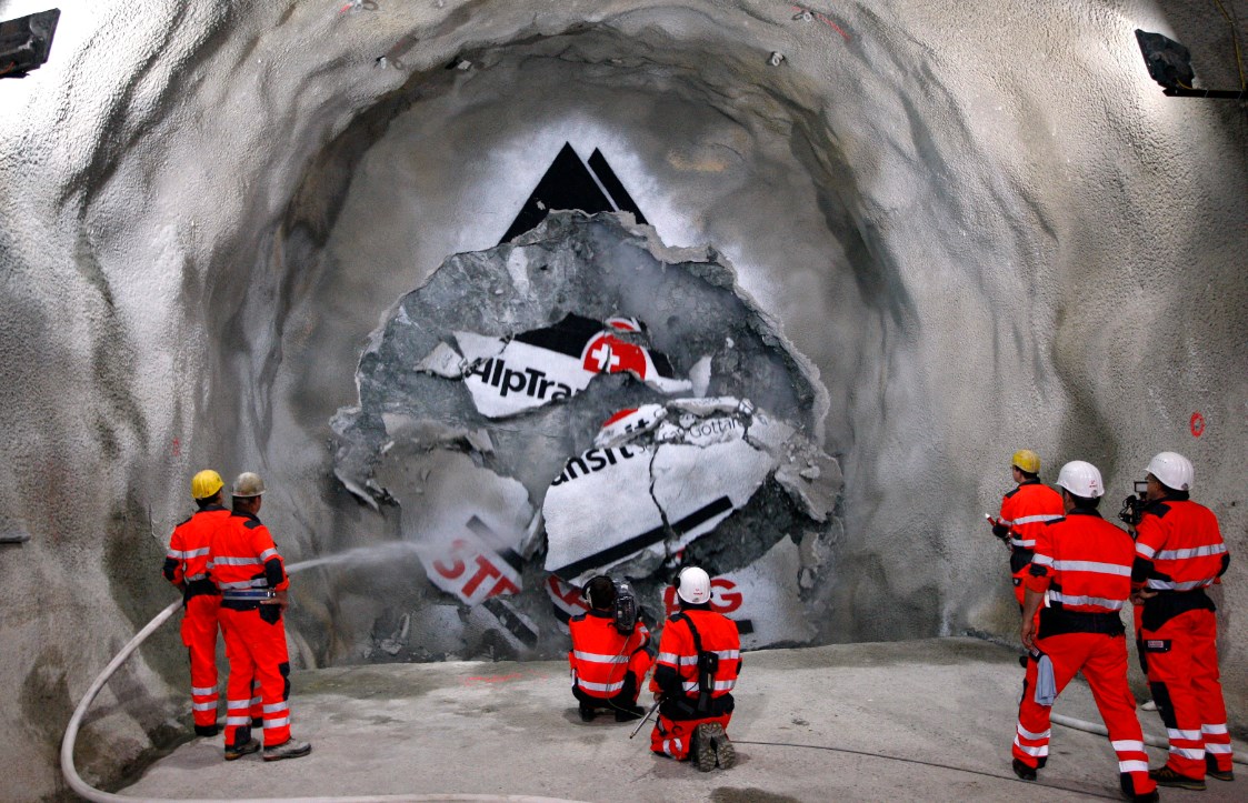 Откриха най-дългия тунел в света (СНИМКИ)