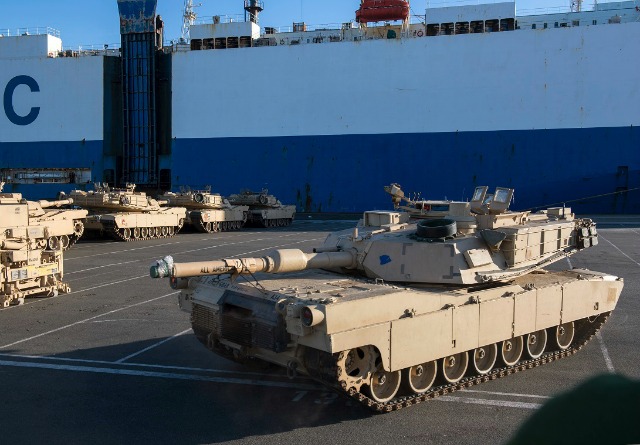 Американска танкова бригада акостира в Европа
