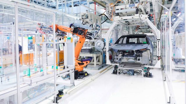 BMW: Недостигът на чипове ще продължи и през 2023 година