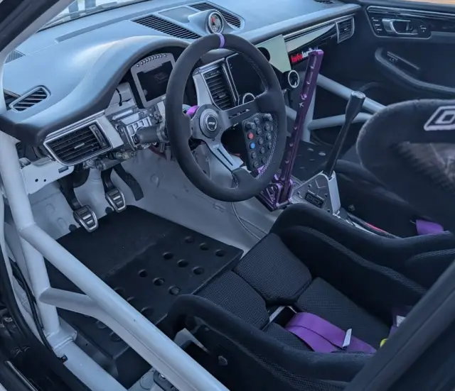 Ентусиасти трансфораха Porsche Macan в дрифт играчка с мотор от Audi