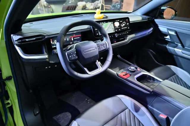 Изцяло новият Jeep Compass "кацна" в София