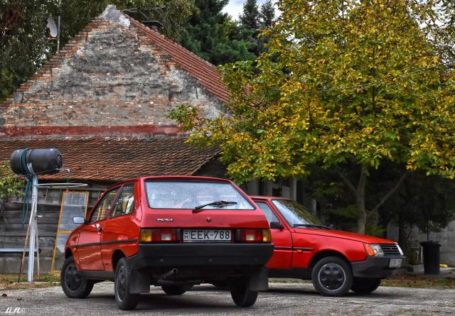  Откриха две ЗАЗ-ки Таврия в съвършено положение 