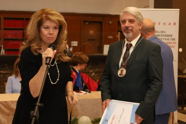 УниБИТ празнува Деня на народните будители за 23-ти път с научна конференция | интерФакти.БГ УниБИТ празнува Деня на народните будители за 23-ти път с научна конференция