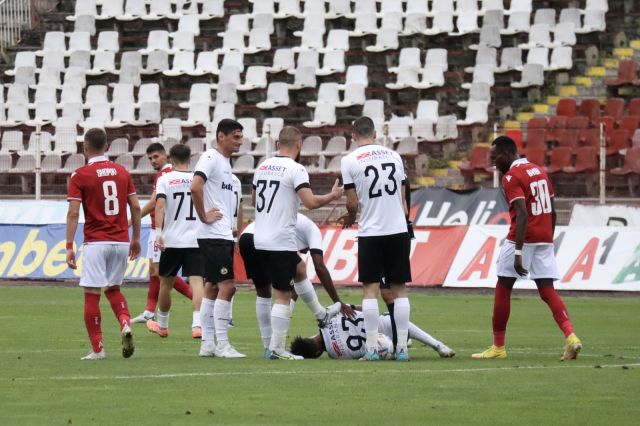  ЦСКА победи Славия единствено за три минути и поведе в класирането 