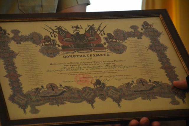 Връчиха почетен знак на патриарх Неофит