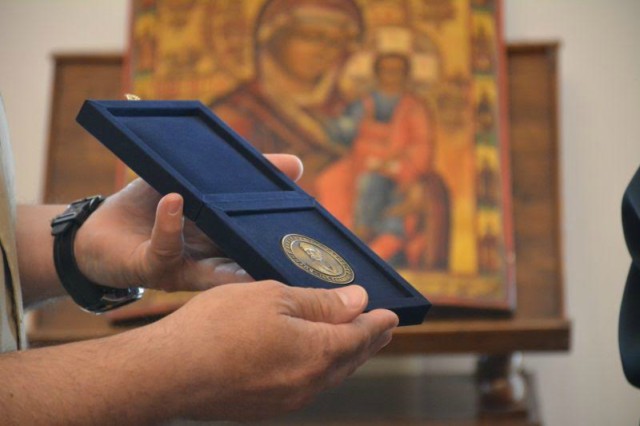 Връчиха почетен знак на патриарх Неофит