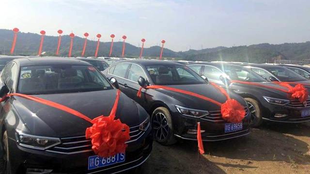 Китайска компания подари на работниците си 4116 нови автомобила
