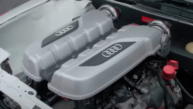 Под капака на това Audi S2 работи V10 от R8