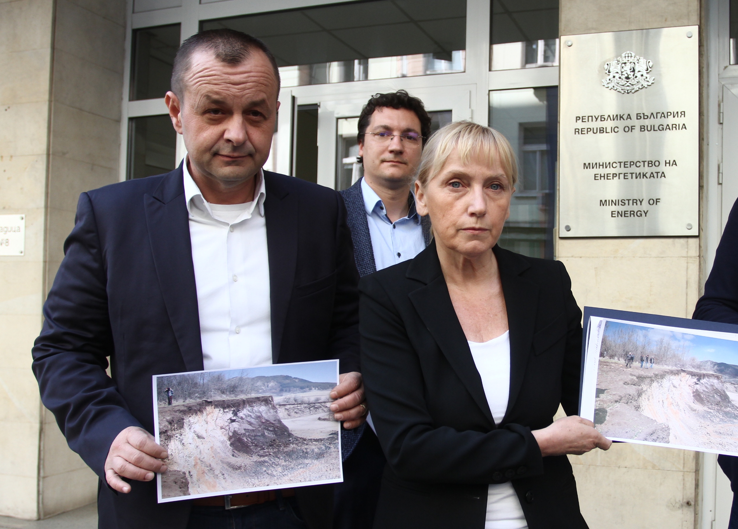 Йончева: Борисов облагодетелства фирми, които унищожават българската земя