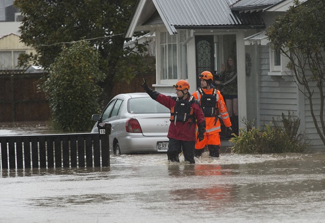 Нова Зеландия е под вода. Армията се намеси (ВИДЕО+СНИМКИ)