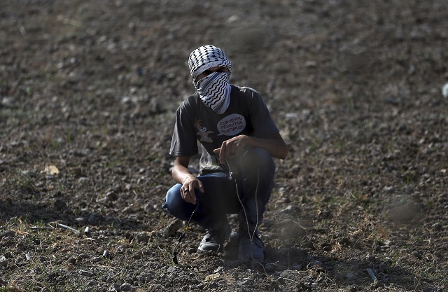 Военно положение: израелци и палестинци отново извадиха оръжия (ВИДЕО+СНИМКИ)