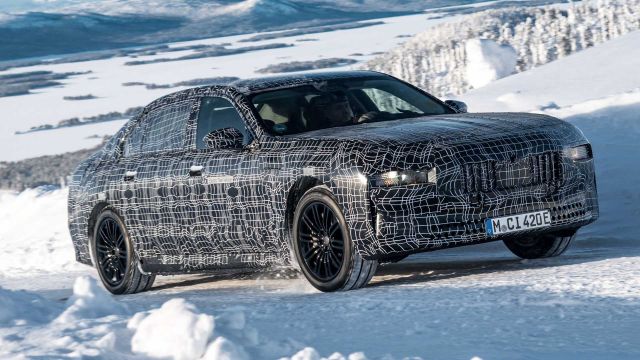Новата електрическа лимузина на BMW не се затруднява в снега (ВИДЕО)