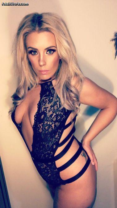  Отчаяна майка изкарва луди пари като уебкам модел (СНИМКИ) 