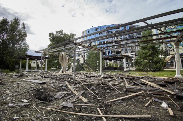 Различни региони на Украйна са под обстрел