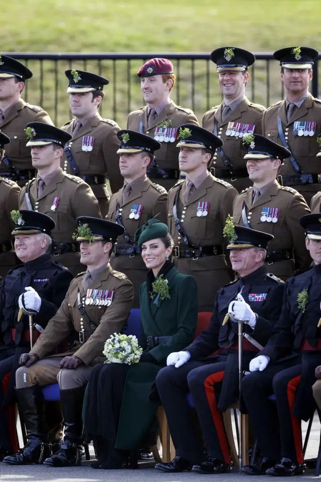 Кейт Мидълтън отбеляза Деня на Св. Патрик в изцяло зелен тоалет (СНИМКИ)