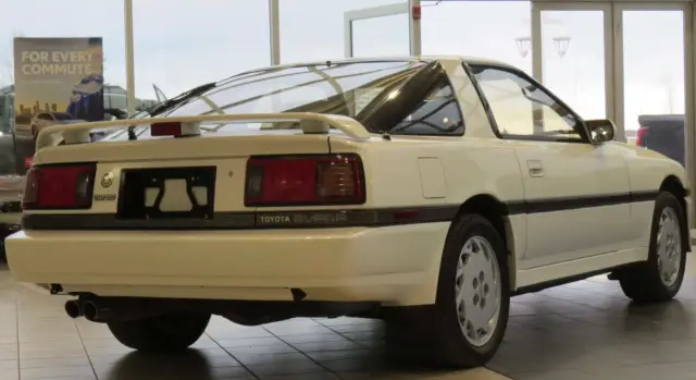 Продава се неповторимо непокътната Toyota Supra