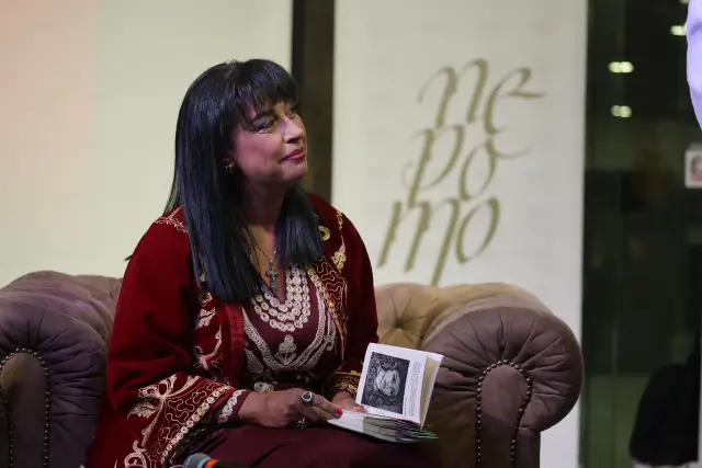 Катя Зографова: Оля Ал-Ахмед притежава седмата функция на езика | ФАКТИ.БГ Катя Зографова: Оля Ал-Ахмед притежава седмата функция на езика