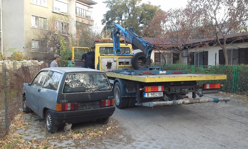 В Пловдив вдигаха изоставени коли