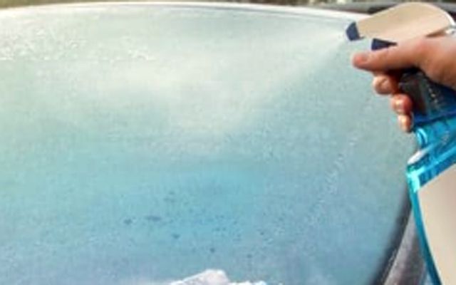 Как да предпазите стъклата на колата си от замръзване?