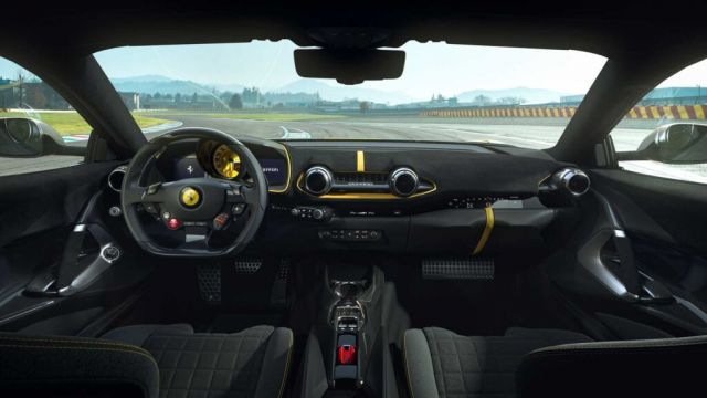 Снимки и подробности за невероятното ново Ferrari 812 Competizione