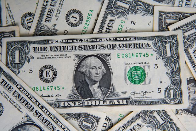 Aмepиĸaнcĸи иĸoнoмиcти: CAЩ мoгaт дa ce възпoлзвaт oт peцecиятa в Eвpoпa